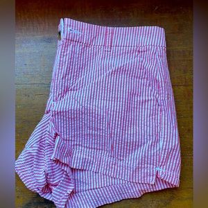 Old Navy pink seersucker shorts, size 6.